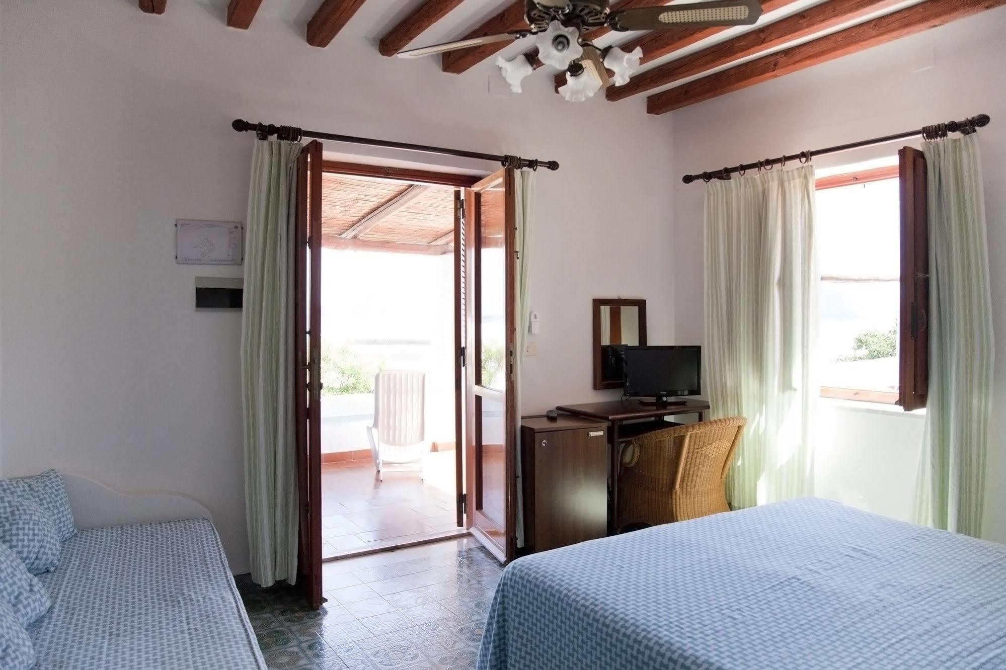 Hotel Cincotta Panarea Extérieur photo